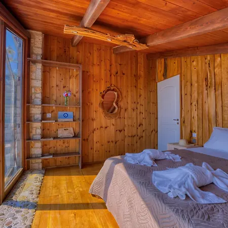 Phoebus * Agios Matthaios (Corfu)