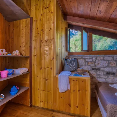 Phoebus * Ágios Matthaíos